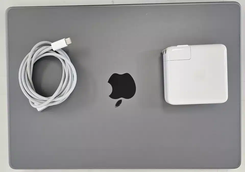 Apple MacBook Pro M1 Pro, 14.2, 16GB, 512GB MKGP3LL/A