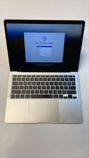 Apple MacBook Air A2337 13in 2560 x 1600 M1 3.20GHz 8GB 512GB SSD Silver Laptop