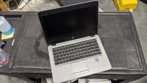 HP Elitebook 820 G3, i5 6300u 2.4GHz, 8GB 180GB Intel HD520 12In LED NO OS
