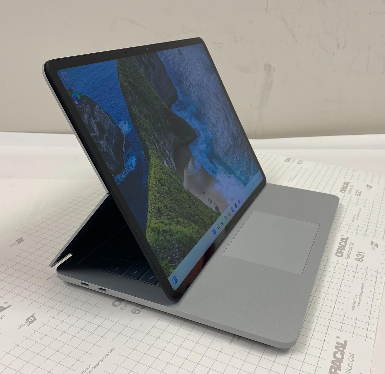 Microsoft Surface Laptop Studio 14.4" Touch, i7-11370H 2 in 1 No OS 32GB 1TB SSD