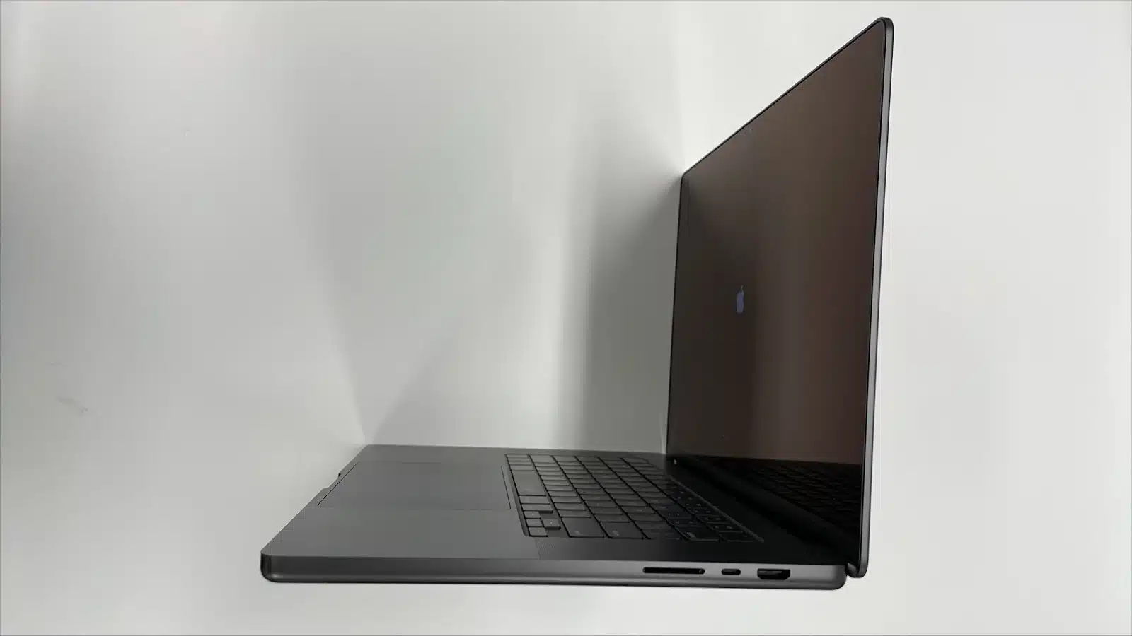 Apple MacBook Pro 16" M3 Pro chip with 18GB Memory 18GB RAM 512GB SSD 2023 Black